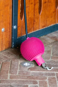 Grooming Deluxe Grooming Deluxe|Stallinredning & Upphängning-Boll Uppbindningsskydd Pro Rosa