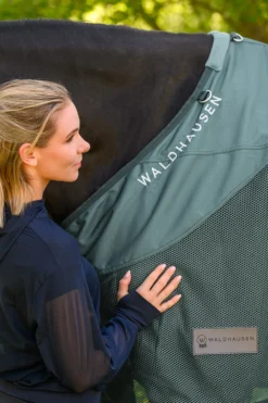 Waldhausen Hästtäcken & Flughuvor|Flugskydd-COMFORT Regn/Flugtäcke Pine Green