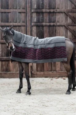 Kentucky Horsewear Hästtäcken & Flughuvor|Hästtäcken & Flughuvor-Fleecefilt Square Fishbone 140*120