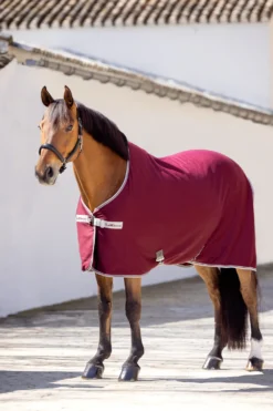 LeMieux Hästtäcken & Flughuvor|Lemieux-Fleecetäcke Arika Jersey-Tek Burgundy