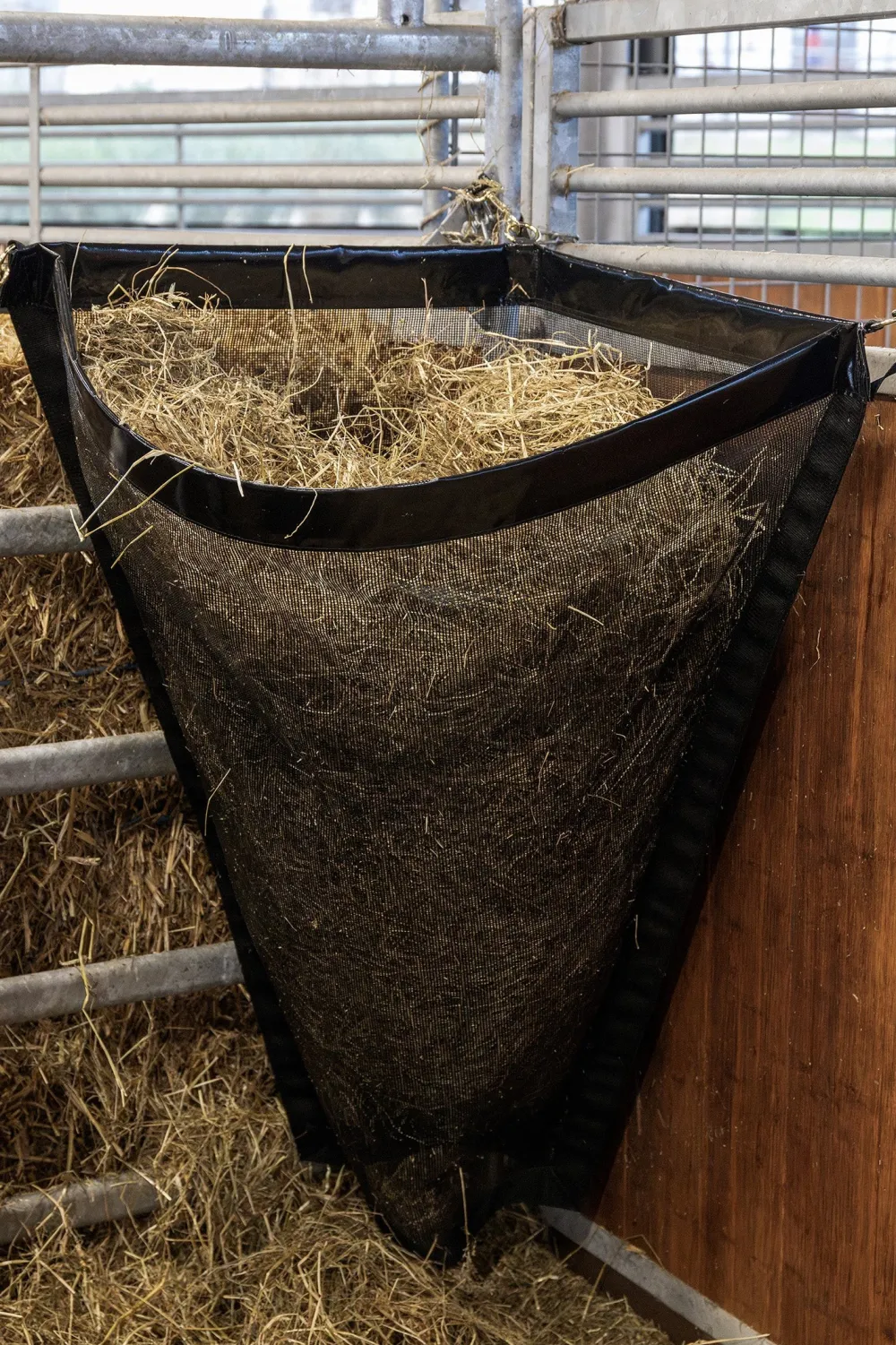 Kentucky International Products Kentucky Horsewear|Höpåsar & Hönät-Hay Bag Hörnpåse L Svart