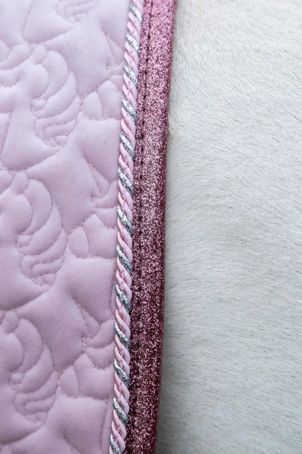 Kentucky Horsewear Kentucky Horsewear|Schabrak & Huvor-Hoppschabrak Enhörning Glitter Ljusrosa