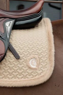 Kentucky Horsewear Kentucky Horsewear|Schabrak & Huvor-Hoppschabrak Fuskpäls Beige