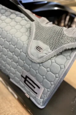 Equiline Schabrak & Huvor|Equiline-Kim Huva E-Logga E11 P101 Navy/Lila/Vit