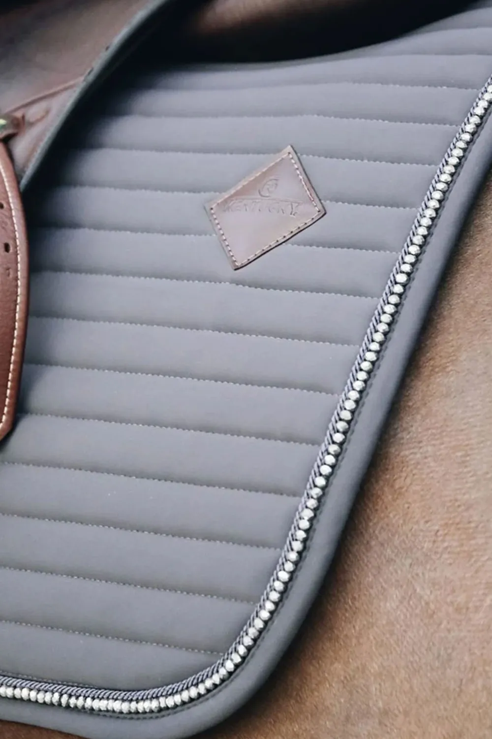 Kentucky Horsewear Schabrak & Huvor-Pearls Dressyrschabrak Grå