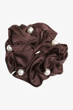 SD Design Hårnät & Donuts|Sd Design-Satin Pearl Scrunchie