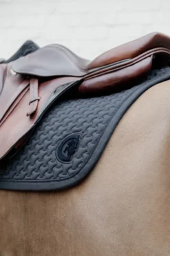 Kentucky Horsewear Kentucky Horsewear|Schabrak & Huvor-Schabrak 3D Logo Svart